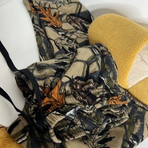 FRUIT OF THE LOOM MENS RELAXING PANTS SIZE 32-34 MEDIUM AND MENS HOUSE SLIPPERS - Picture 11 of 16